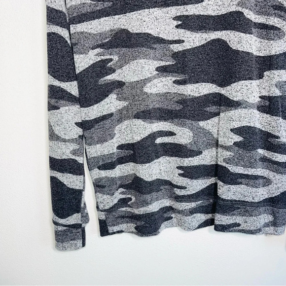Maurices Gray Camo Brushed Straight Hem Pullover Plush Top Medium Women’s - Picture 5 of 11